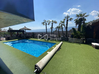 Villa - 235 m² - 10 pièces