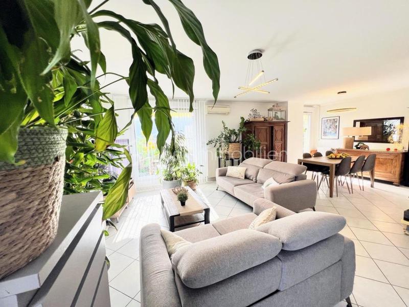 Appartement - 99 m² - 4 pièces