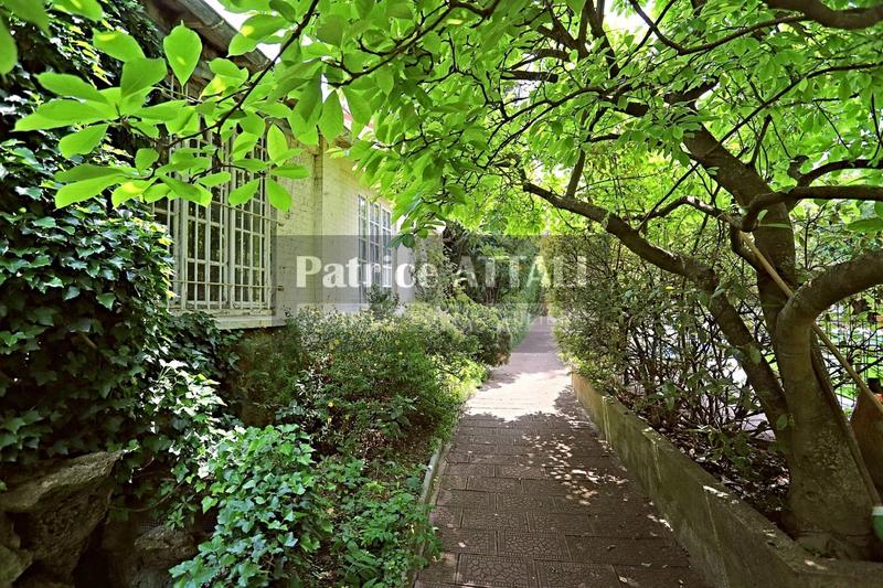 Maison - 420 m² - 12 pièces