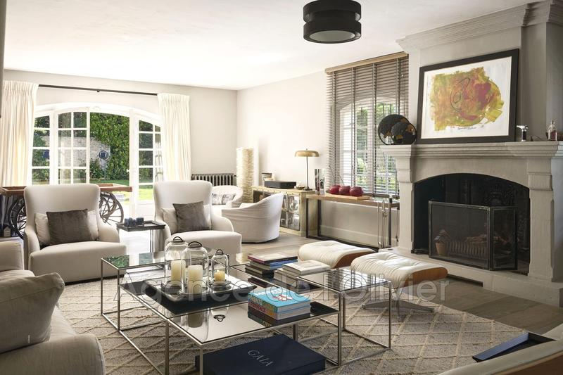 Propriété - 820 m² - 10 pièces