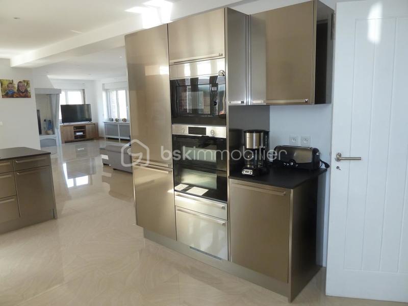 Demeure - 205 m² - 11 pièces