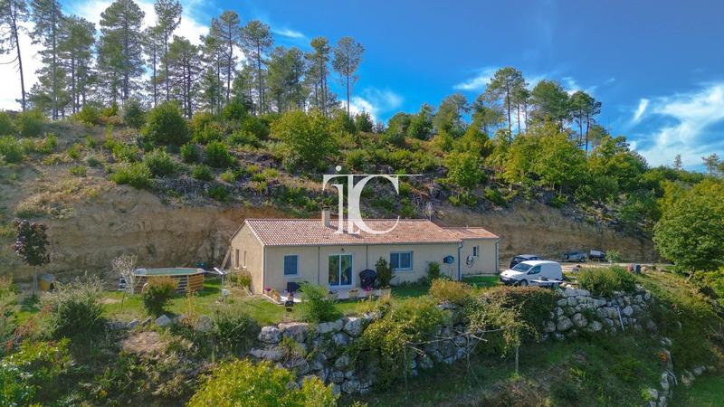 Maison - 96 m² - 4 pièces