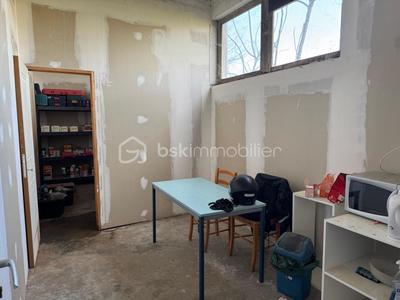 Local commercial - 242 m² - 4 pièces