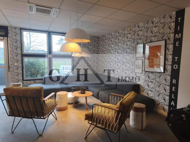 Entrepôt - 1 240 m²