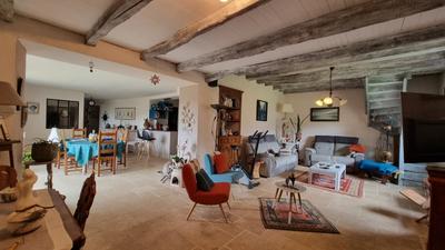 Maison - 330 m² - 16 pièces