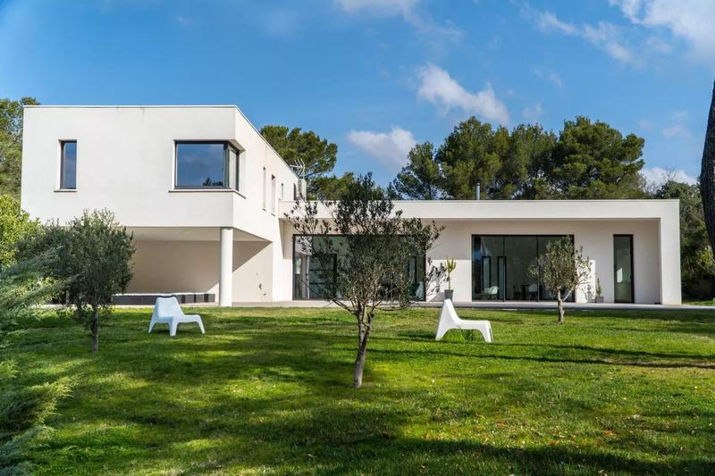 Maison - 220 m² - 5 pièces