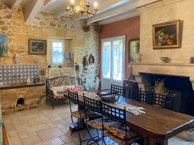 Maison - 225 m² - 9 pièces