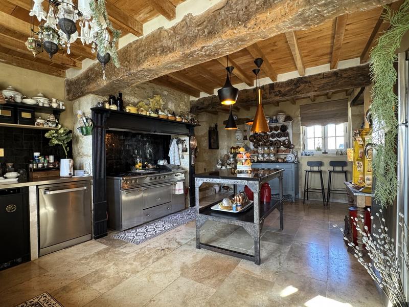 Maison - 654 m² - 16 pièces