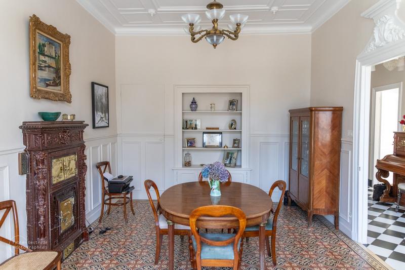 Maison - 273 m² - 11 pièces