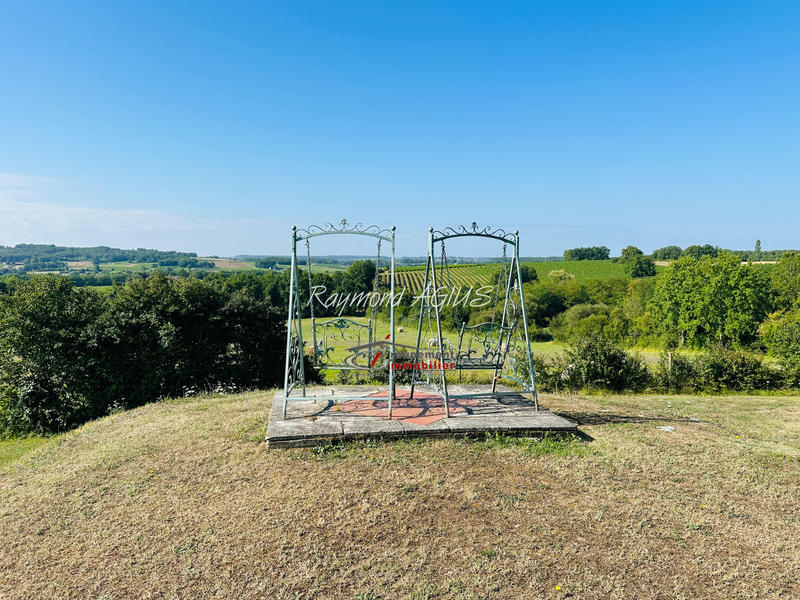 Maison - 390 m² - 14 pièces