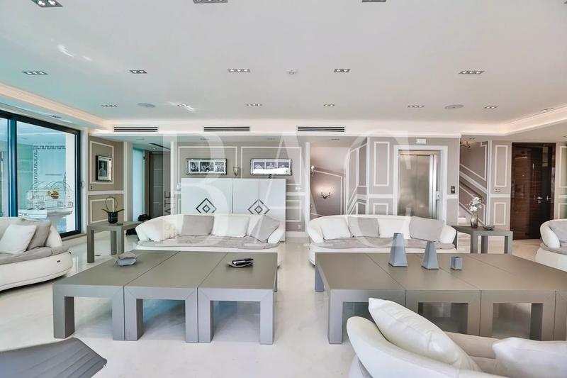 Villa - 1 000 m² - 22 pièces