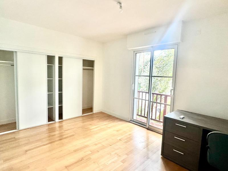 Maison - 201 m² - 9 pièces