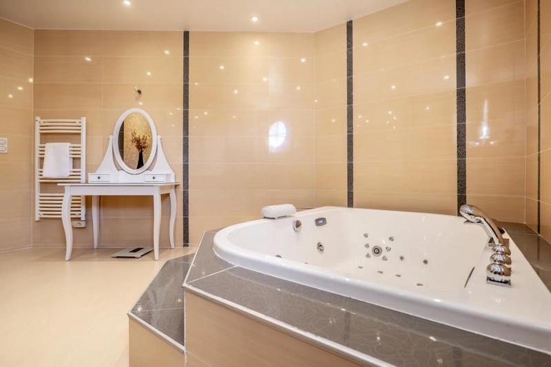 Propriété - 733 m² - 15 pièces