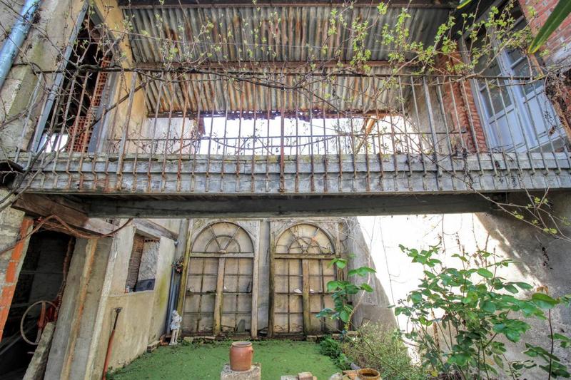 Maison - 610 m² - 2 pièces