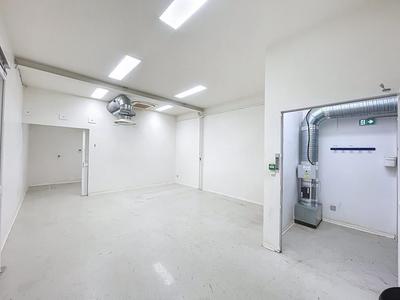 Entrepôt - 1 340 m²