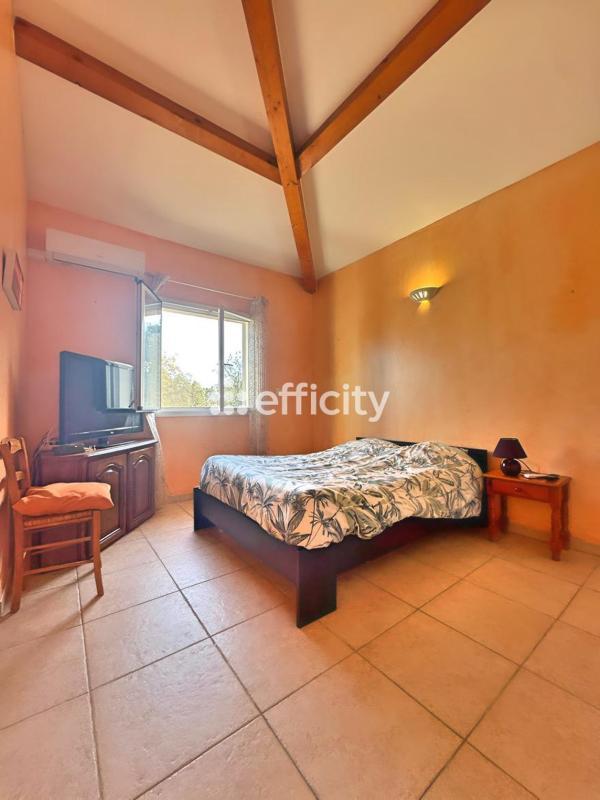 Pavillon - 160 m² - 5 pièces