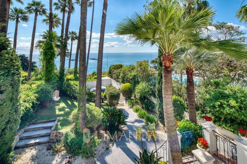 Villa - 221 m² - 7 pièces