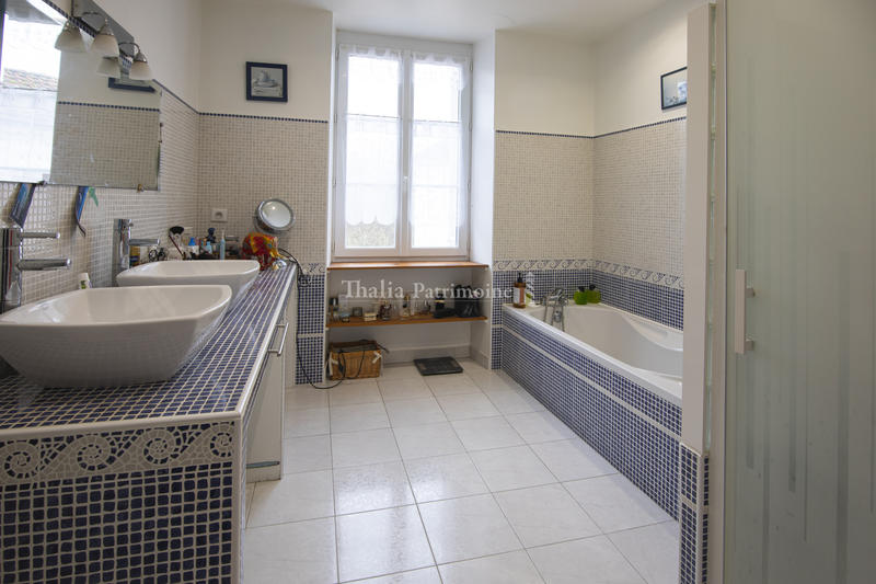 Maison - 195 m² - 8 pièces