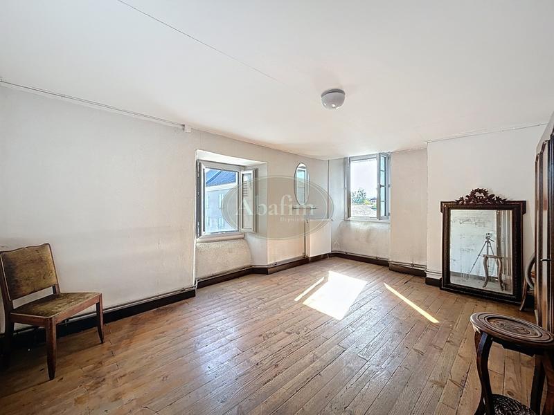 Maison - 169 m² - 8 pièces