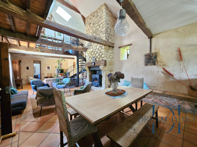 Maison - 340 m² - 14 pièces