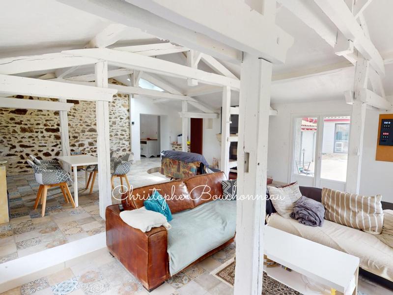 Maison - 202 m² - 6 pièces