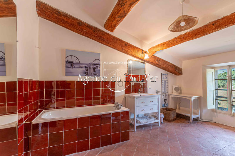 Propriété - 372 m² - 7 pièces