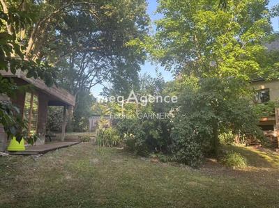 Maison - 182 m² - 9 pièces