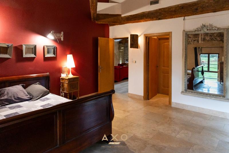 Propriété - 260 m² - 6 pièces