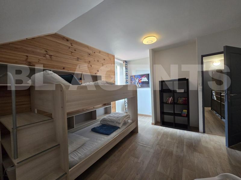 Maison - 289 m² - 11 pièces