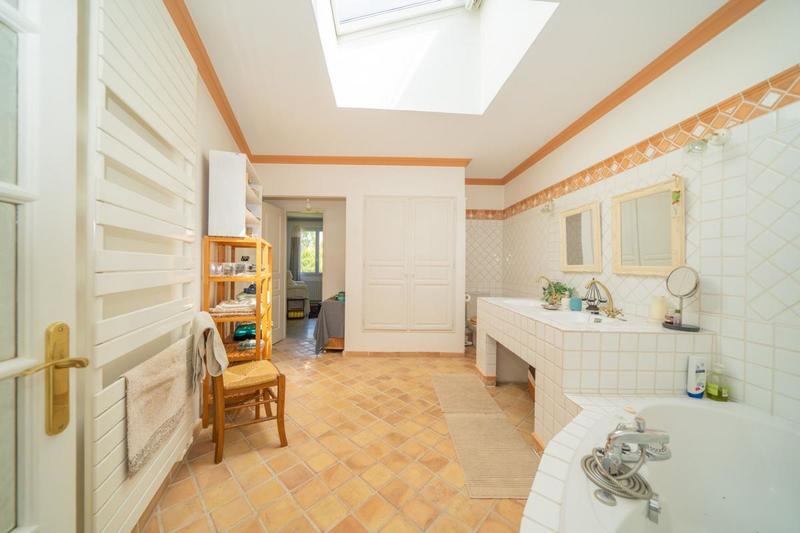 Maison - 260 m² - 5 pièces