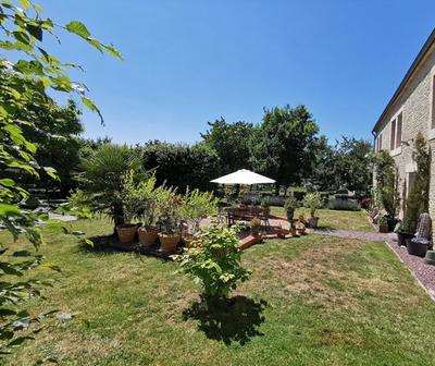 Maison - 560 m² - 20 pièces