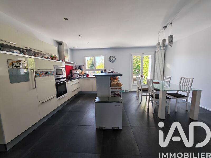 Maison - 88 m² - 6 pièces