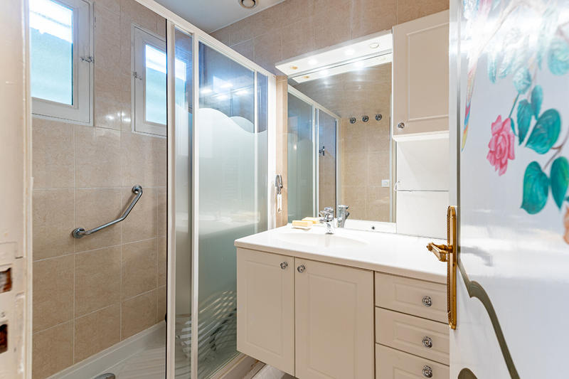 Maison - 1 m² - 5 pièces