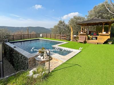 Propriété - 152 m² - 6 pièces