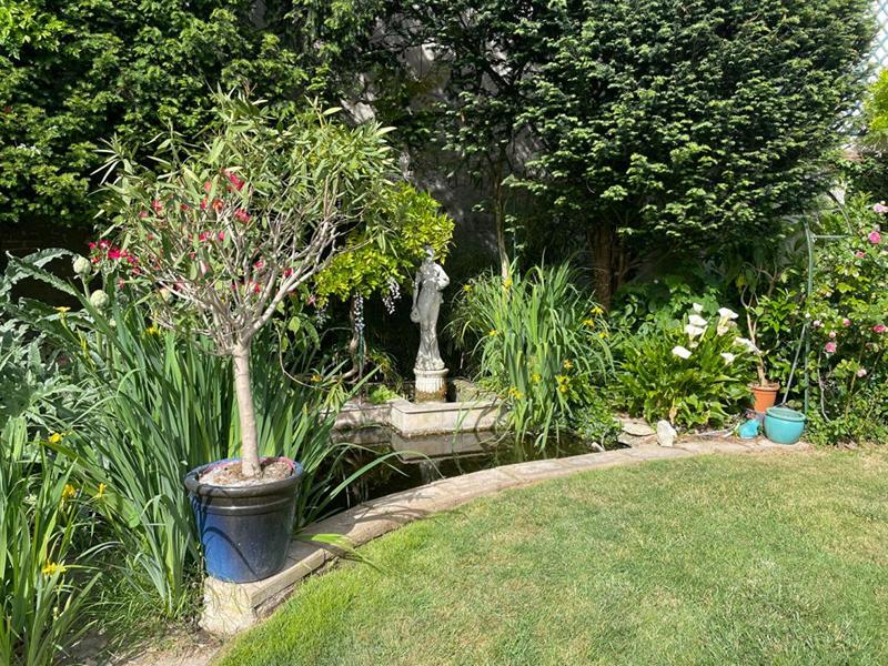 Maison - 300 m² - 9 pièces