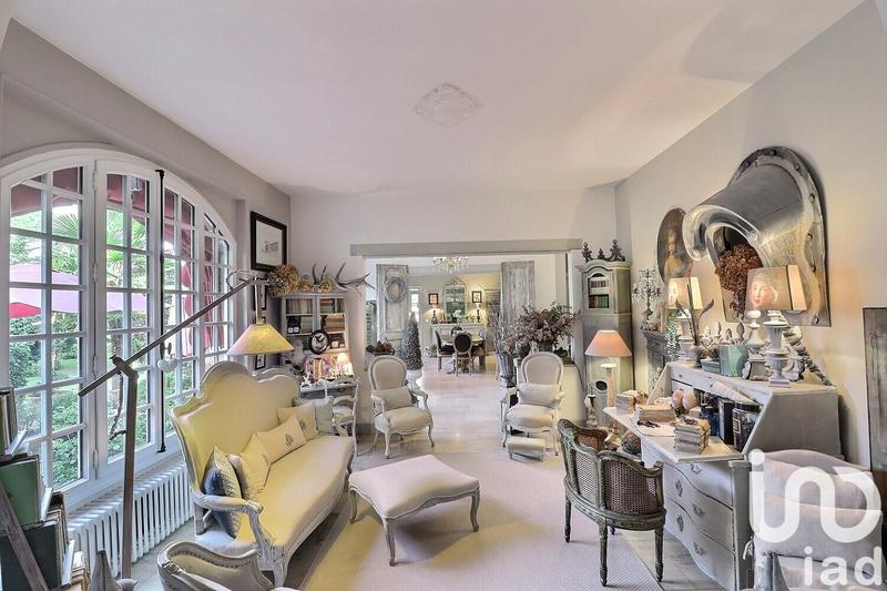 Maison - 250 m² - 10 pièces