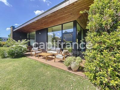 Maison - 232 m² - 6 pièces