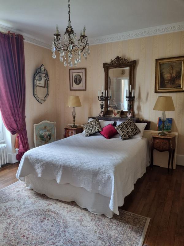 Propriété - 221 m² - 9 pièces