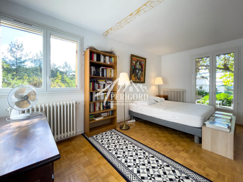 Maison traditionnelle - 190 m² - 9 pièces