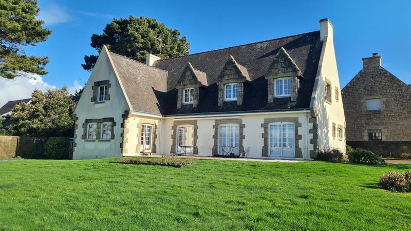 Maison - 270 m² - 8 pièces