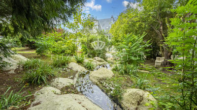 Propriété - 851 m² - 14 pièces