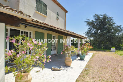 Maison - 281 m² - 6 pièces