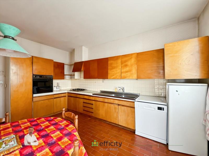 Maison - 255 m² - 12 pièces