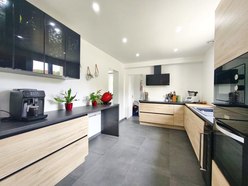 Maison traditionnelle - 170 m² - 9 pièces