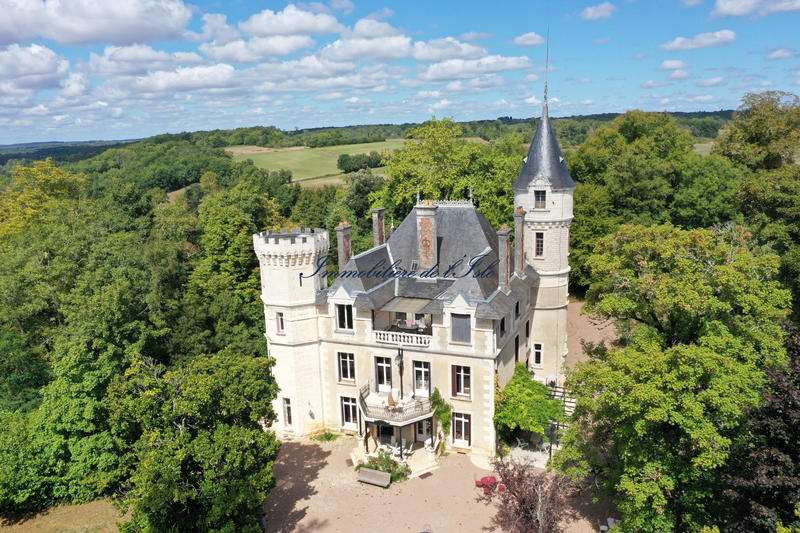 Maison - 420 m² - 13 pièces