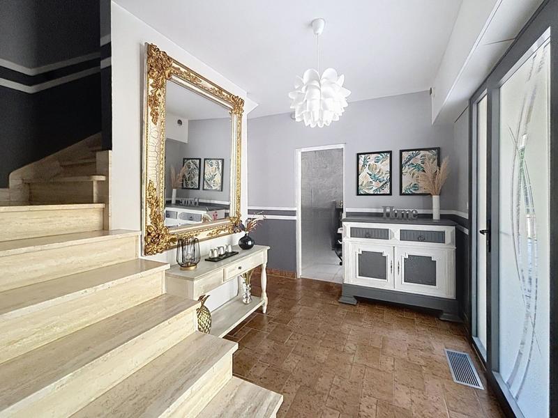 Maison - 254 m² - 7 pièces