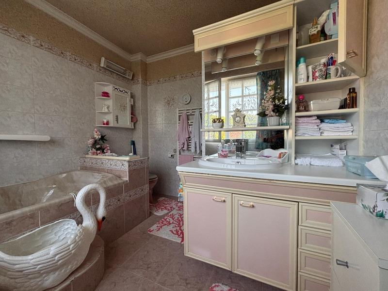 Maison - 266 m² - 8 pièces