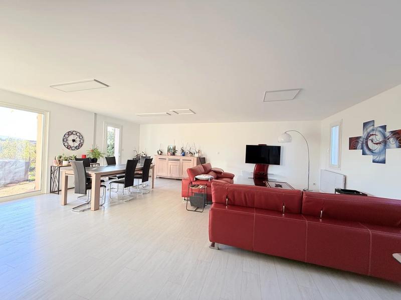 Maison - 140 m² - 5 pièces