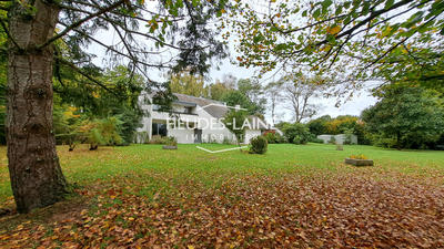 Maison - 225 m² - 7 pièces