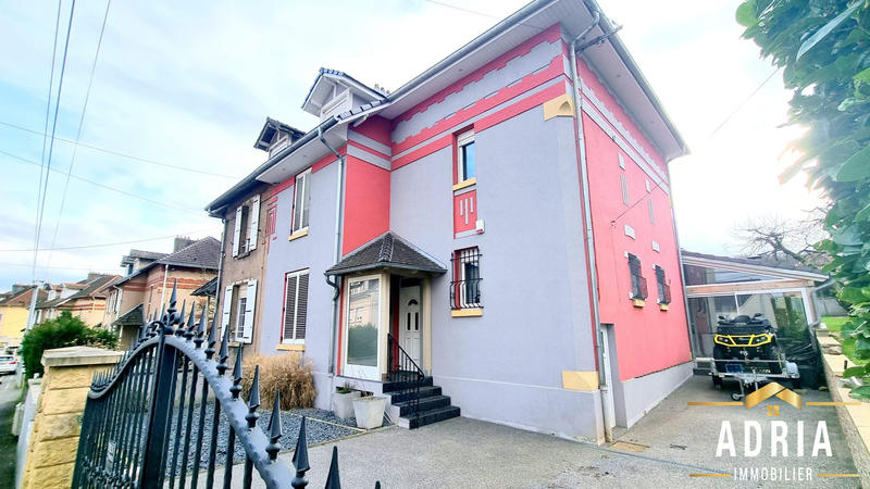 Maison - 225 m² - 8 pièces